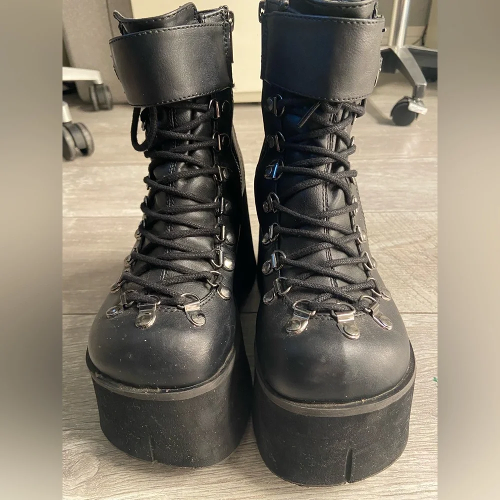 Size 8 Kera 21 boots by Demonia - Picture 4 of 11